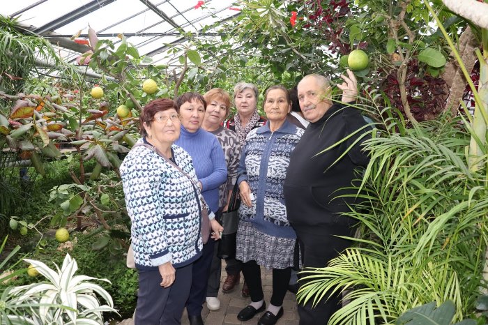 Саратовские пенсионеры восхитились красотой тропических растений